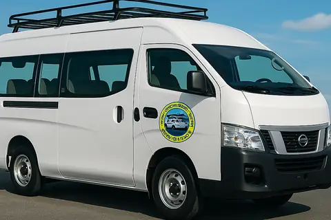 Buseta blanca de Sotraurra para transporte de pasajeros